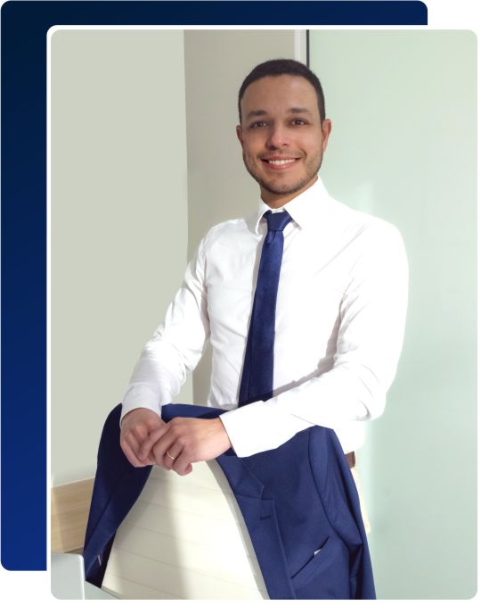Dr. Vinicius A. Naves